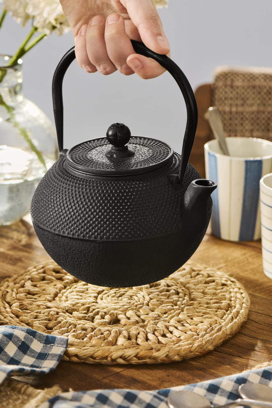 Woven from jute featuring an open weave floral pattern - the circular mat in natural tones will complement every tabletop