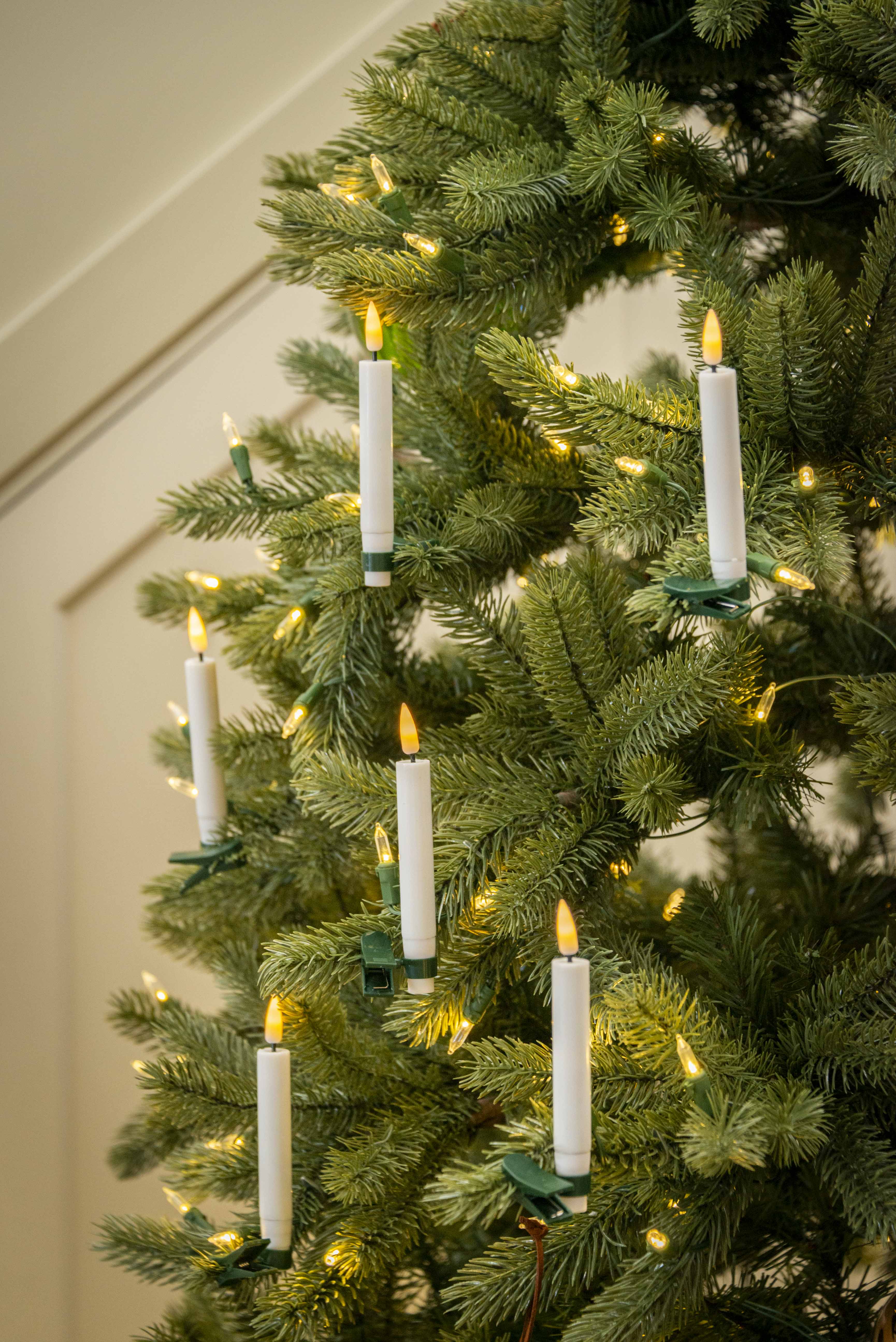 Remote control faux wax Christmas candles with 3D flame effect