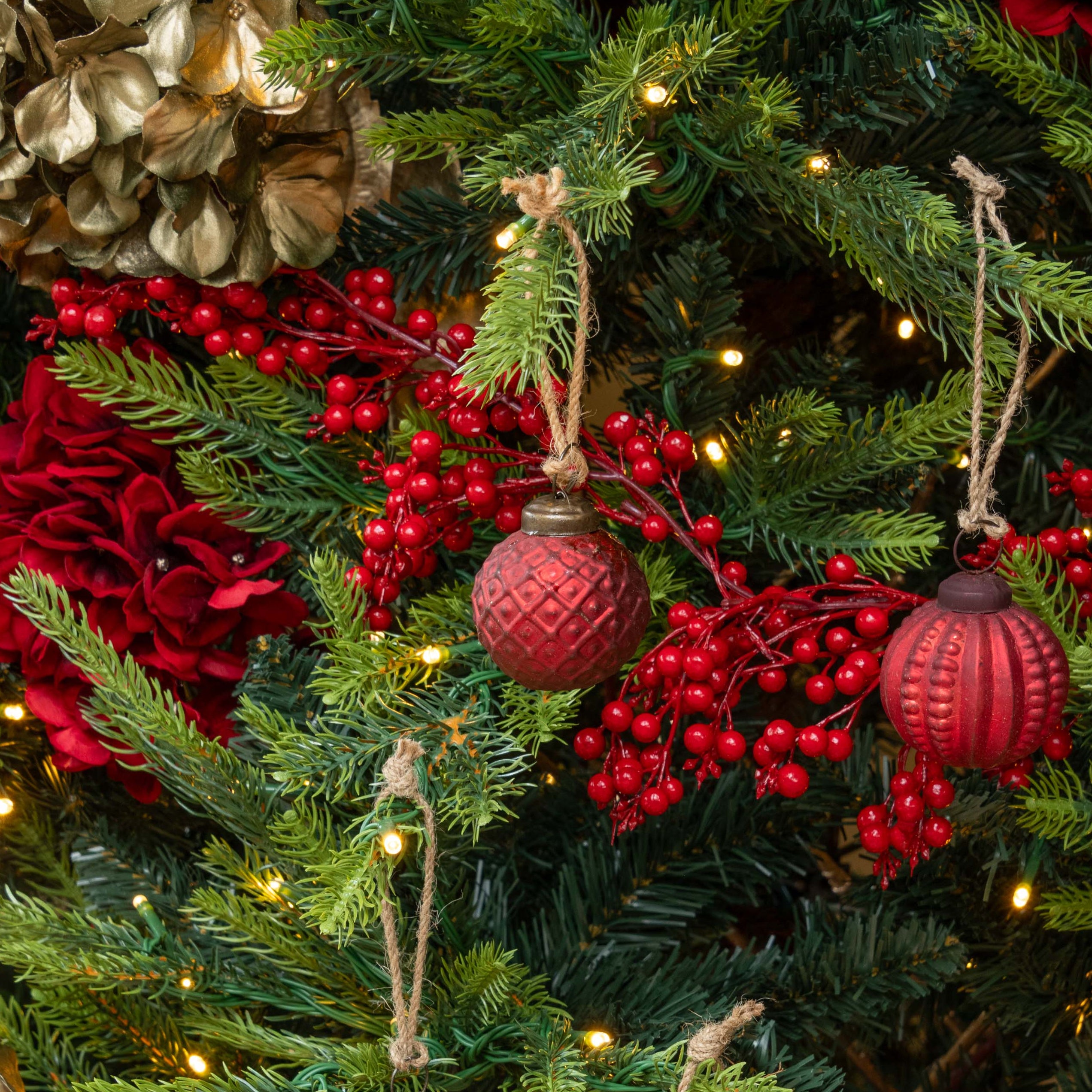 Charles Ted Red Berry Garland close up