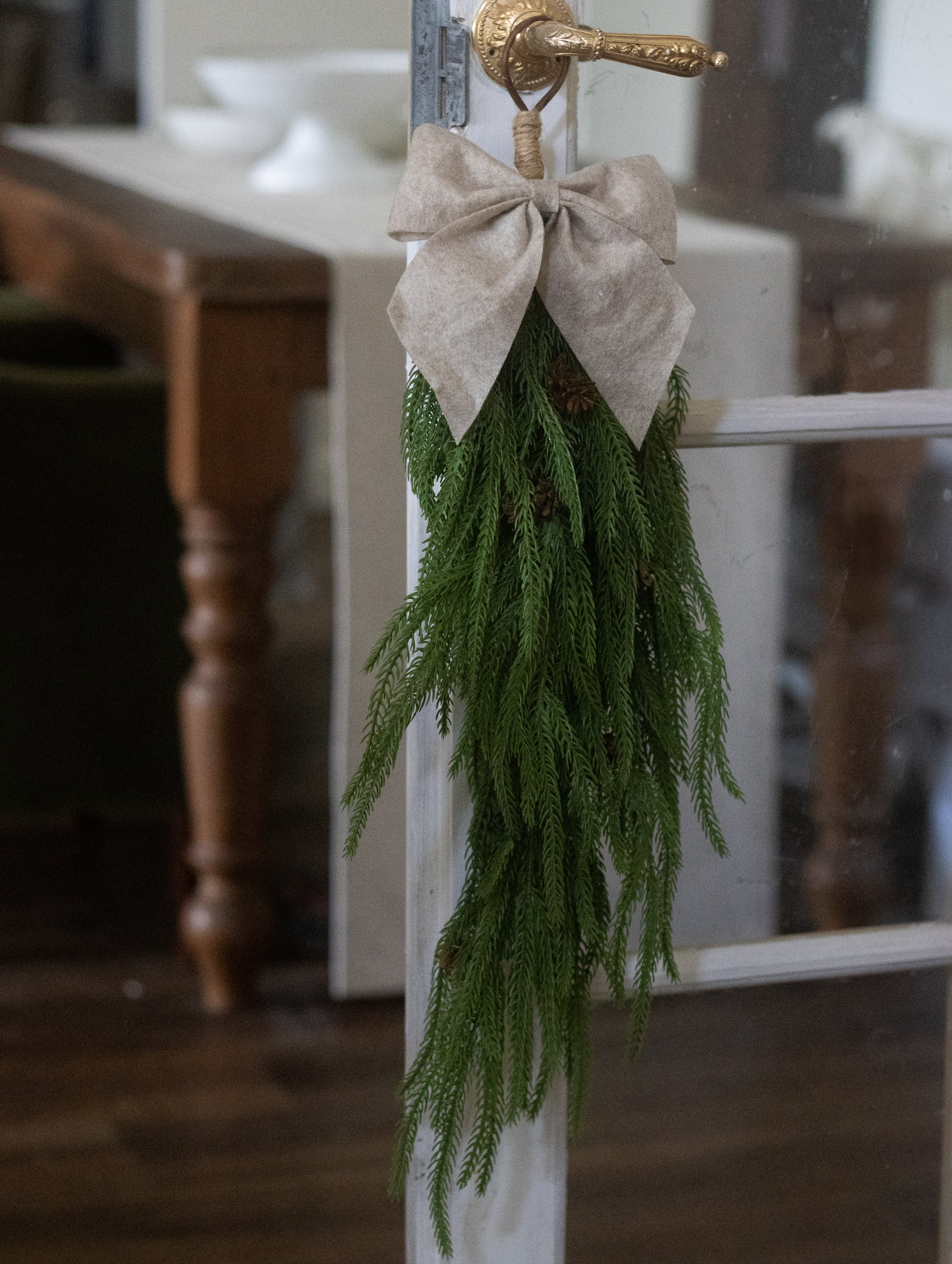 CHRISTMAS SWAG DECORATION HANGING ON DOOR