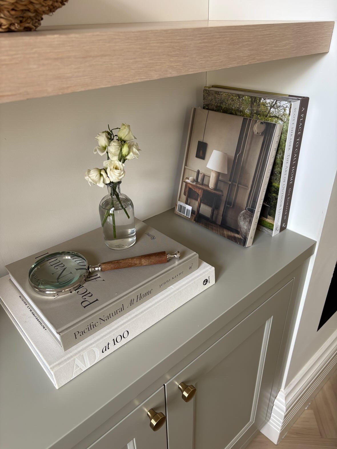 Add a touch of timeless charm to your home decor or office desk with this vintage-style magnifying glass. Featuring a polished metal frame and a classic wooden handle, this decorative piece blends functionality with elegance. Whether used for reading fine print, inspecting small objects, or simply as a stylish tabletop accessory, this antique-inspired magnifying glass is perfect for enhancing any modern farmhouse, rustic, or traditional interior.
Perfectly styled atop coffee table books like "Pacific Natur