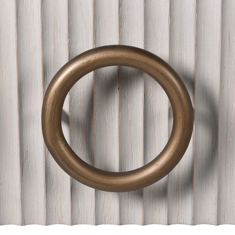 The Zahara white oak console table features two drawers and is crafted from premium oak and oak veneer and finished in an off white with a fluted detail.
Complete with a gorgeous round handle finished in bronze