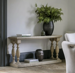 Elevate your home décor with this beautifully crafted rustic pine console table, designed to bring timeless elegance and natural charm to your space. Featuring a weathered finish and classic turned legs, this versatile table blends traditional craftsmanship with modern sophistication. Ideal for hallways, living rooms, or entryways, its spacious double-tiered surface provides ample room for styling with decorative vases, books, or greenery. Whether used as a stylish hallway table or a practical sofa back pie