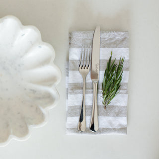 Elevate Your Table Setting: Creative Ways to Style Napkins for a Stunning Tablescape - CharlesTed Home