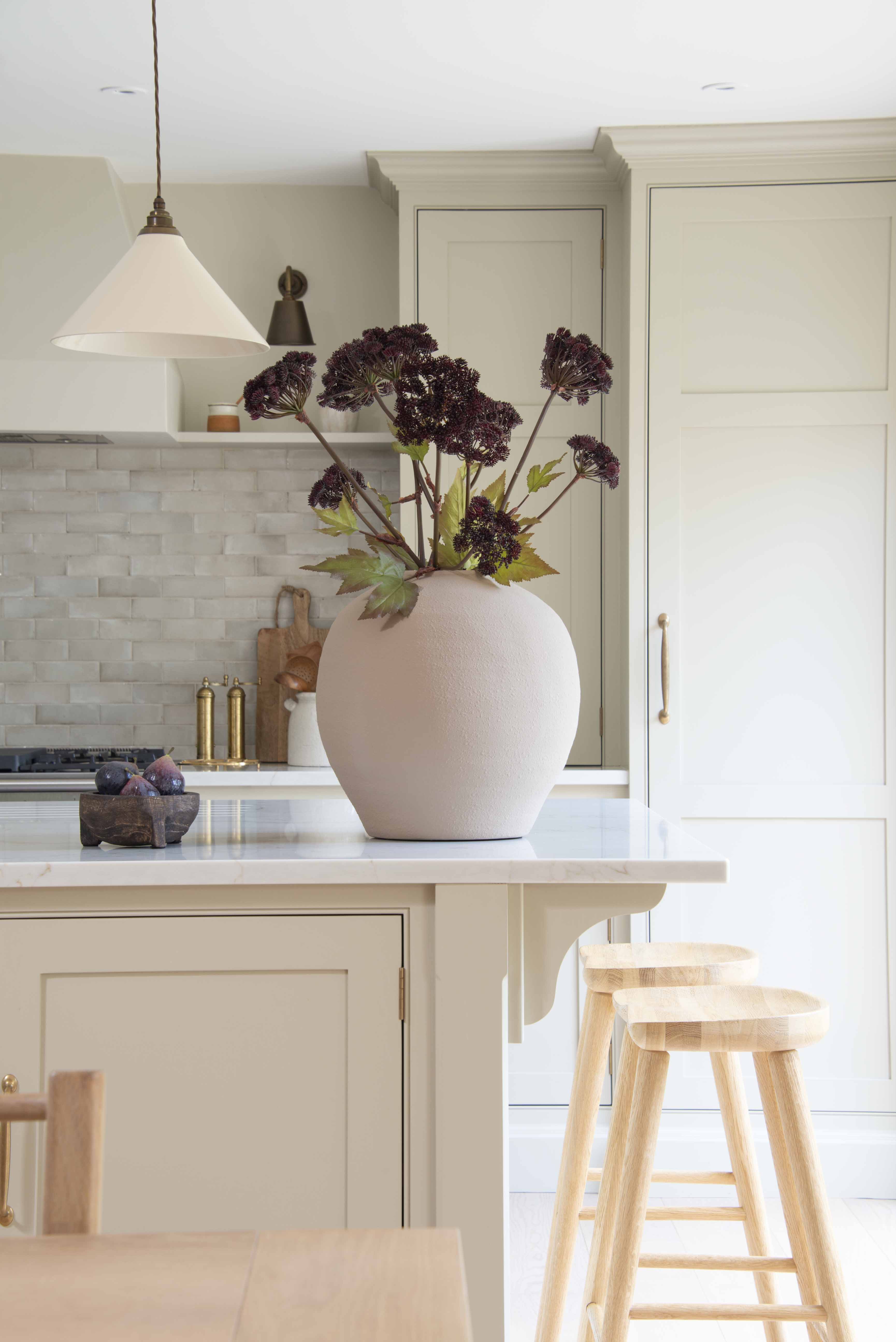Angelica seed heads in a large vase on the kitchen counter.