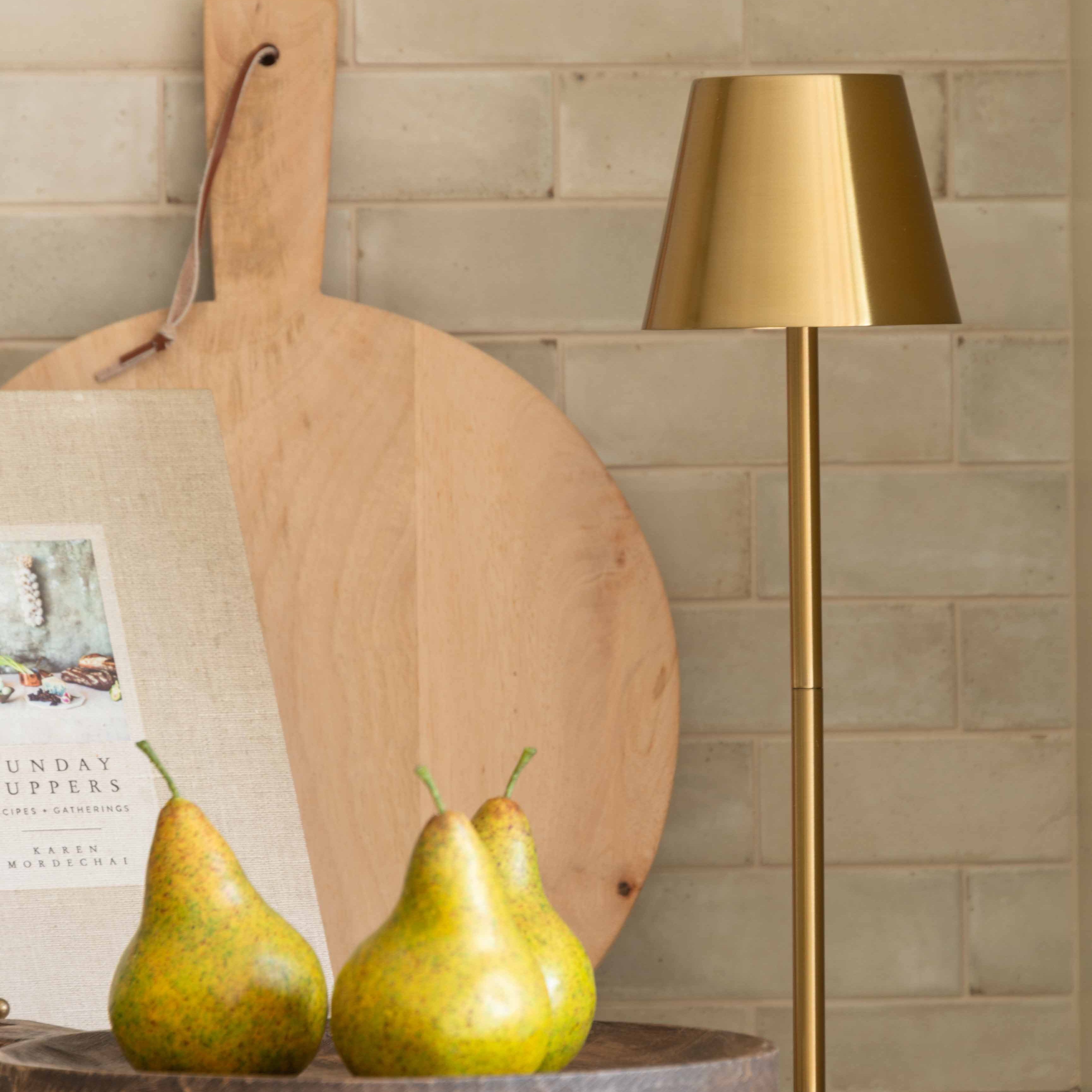 The luxurious Maja Wireless Lamp in elegant gold iron boasts a wireless design and can operate for up to 6-16 hours after only 4-6 hours of charging. Its elegant USB-C cable is included for convenience, making it perfect for elevating any space in your home without the need for a plug socket.