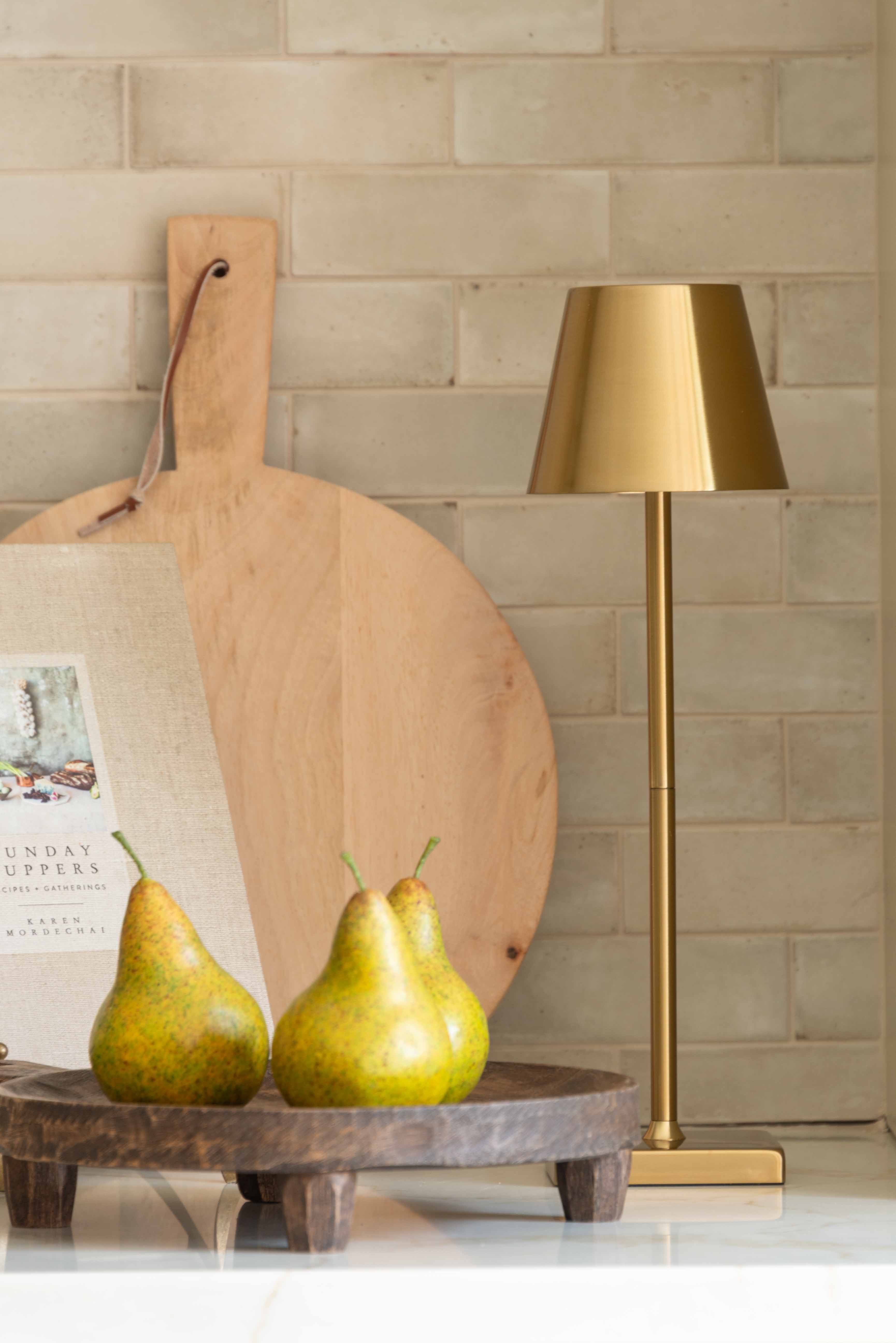 The luxurious Maja Wireless Lamp in elegant gold iron boasts a wireless design and can operate for up to 6-16 hours after only 4-6 hours of charging. Its elegant USB-C cable is included for convenience, making it perfect for elevating any space in your home without the need for a plug socket.