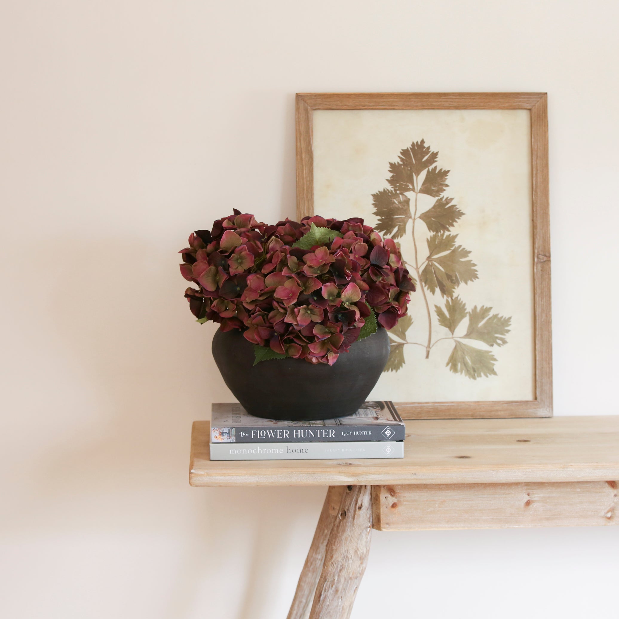 Elliptical black pot