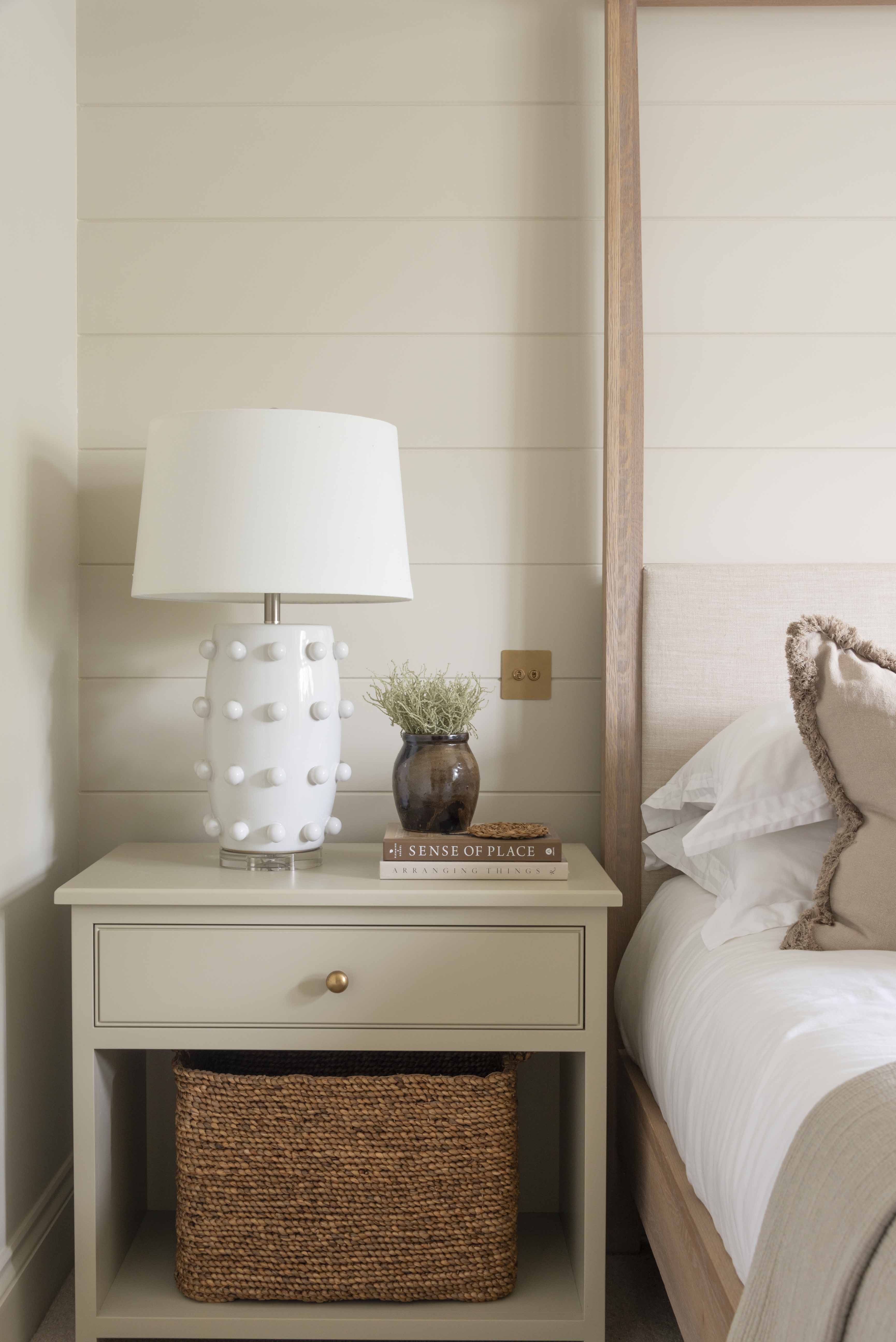  Crafted from sleek white ceramic and adorned with elegant bobble detailing, this lamp comes complete with a crisp white shade. 