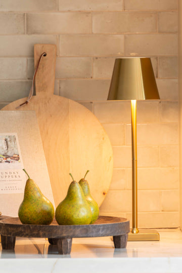 The luxurious Maja Wireless Lamp in elegant gold iron boasts a wireless design and can operate for up to 6-16 hours after only 4-6 hours of charging. Its elegant USB-C cable is included for convenience, making it perfect for elevating any space in your home without the need for a plug socket.