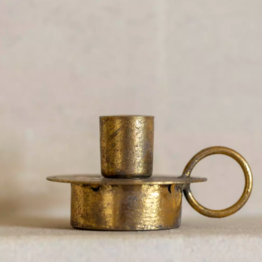 Antique-style gold candleholder for taper candles