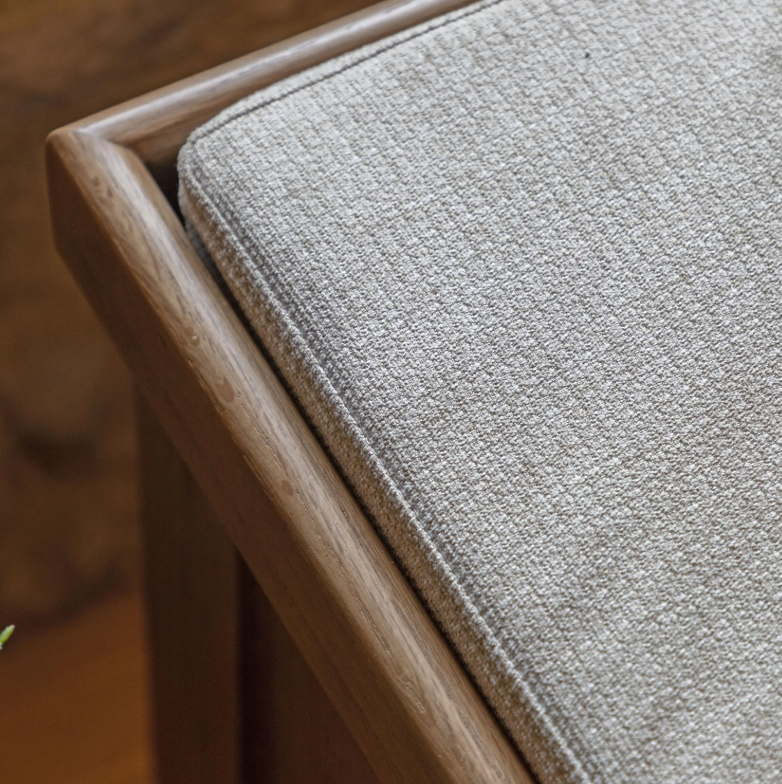 Hardwick Hall Bench made from oak and oak veneer with a cushioned seat and three seagrass storage baskets