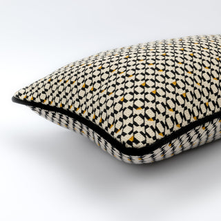 Filkins rectangle cushion edge and piping detail
