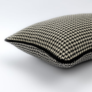 Harewood houndstooth rectangle cushion edge and piping detail