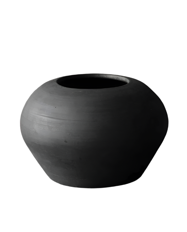 Elliptical black pot