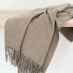 Indulge in luxury with this stunning brown Delilah throw. 
