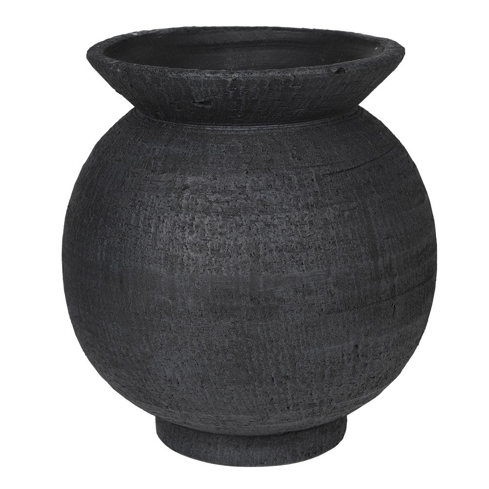  This masterfully crafted ceramic piece boasts a rounded silhouette, complemented by a beautiful rustic black finish and delicate lip detail. 