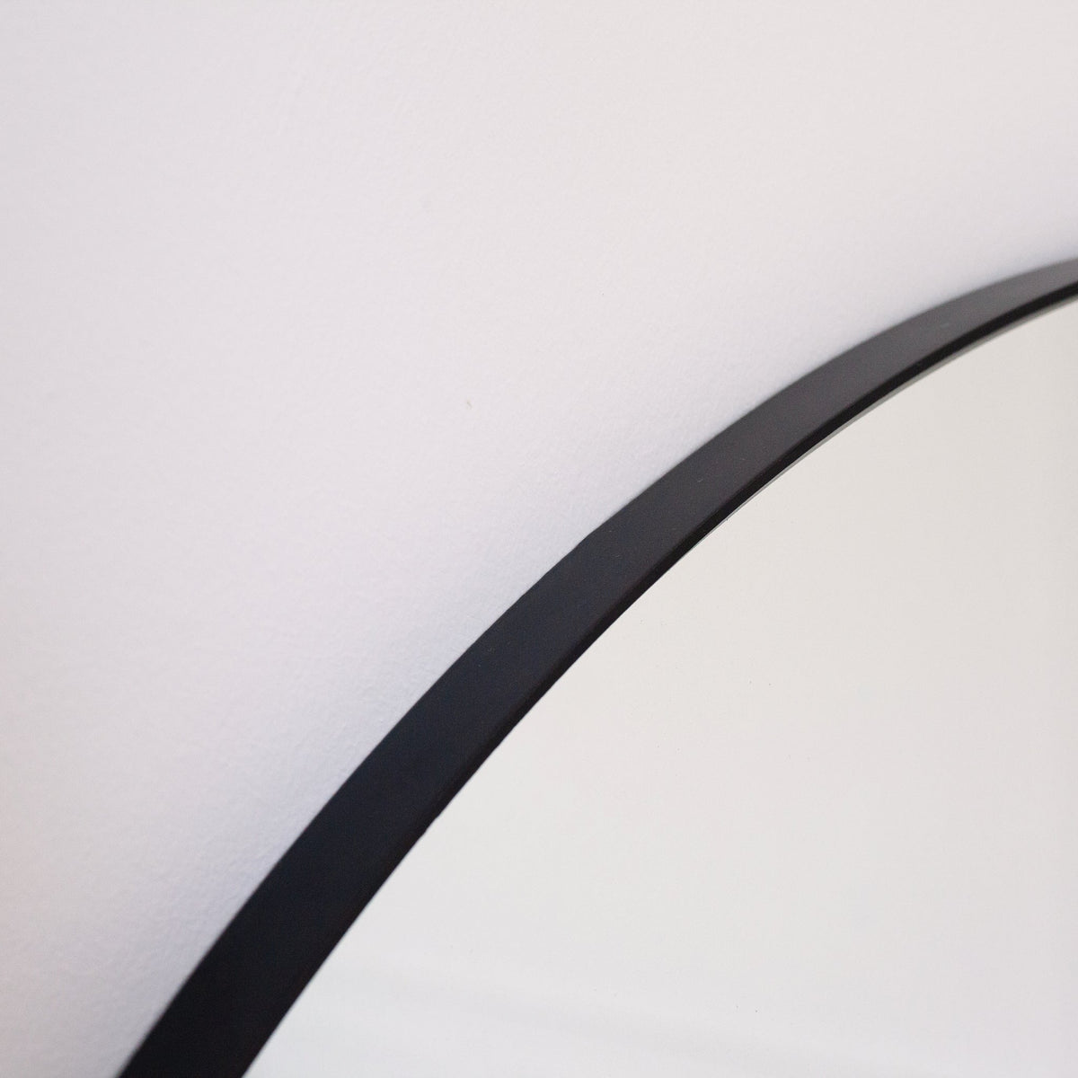 Charles Ted Bodie Round Mirror Black - CharlesTed Home