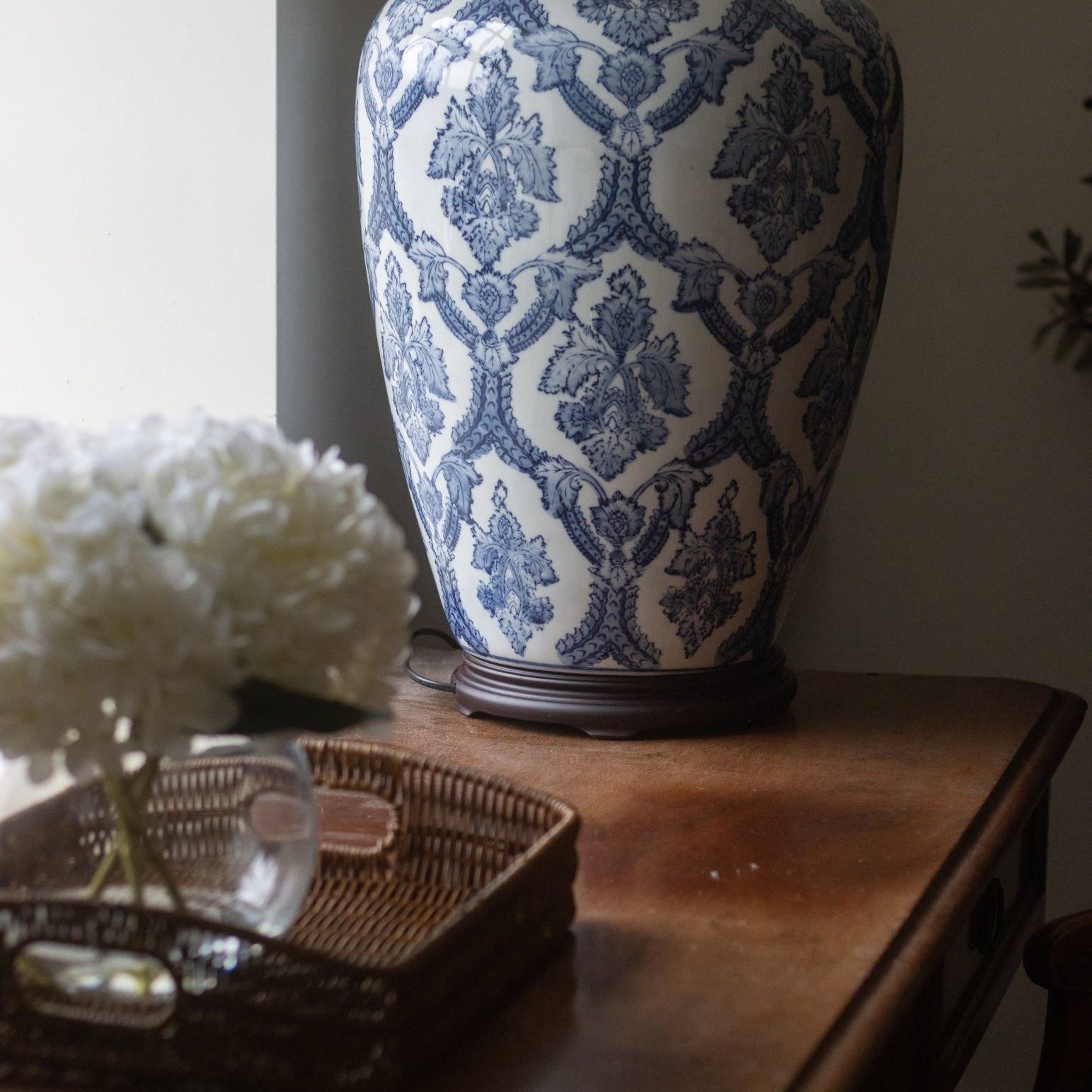 Charles Ted Chinoiserie Ceramic Lamp with Linen Shade - CharlesTed Home