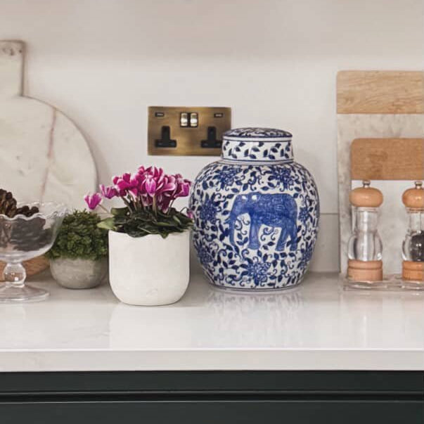 Charles Ted Chinoiserie Short Pot With Lid - CharlesTed Home