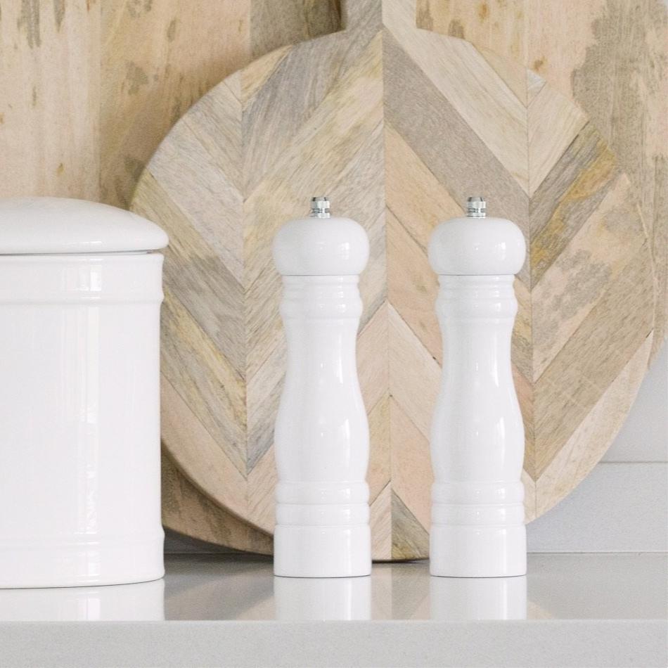 Crafted from rubber wood, our Wooden Salt & Pepper Mills feature a traditional design