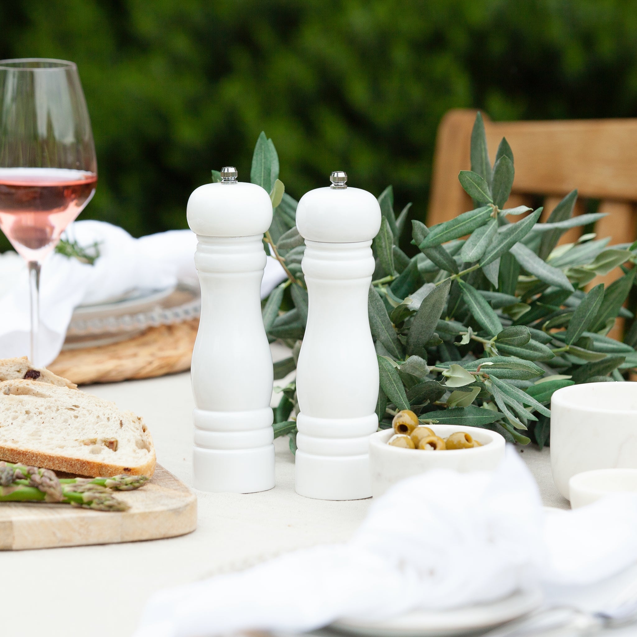 Crafted from rubber wood, our Wooden Salt & Pepper Mills feature a traditional design