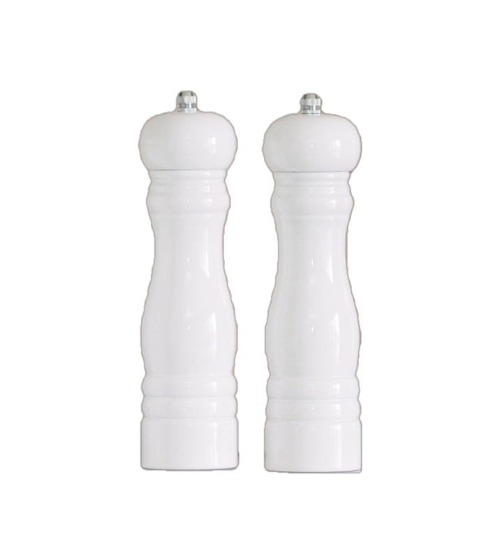 Crafted from rubber wood, our Wooden Salt & Pepper Mills feature a traditional design